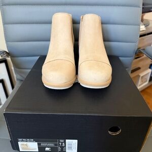 Sorel Evie Pull on Leather Boots 7.5